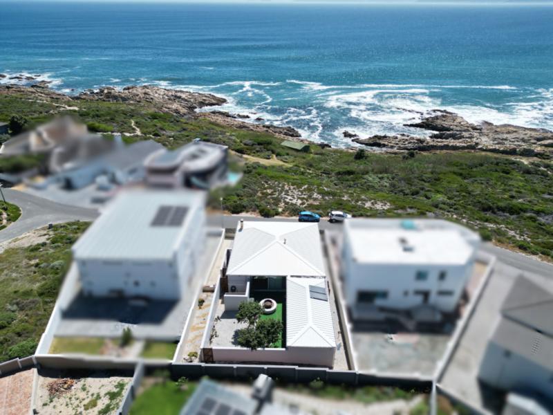 4 Bedroom Property for Sale in Perlemoenbaai Western Cape
